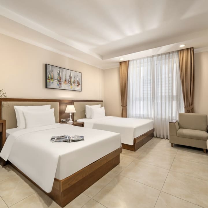 Home 22 Khach san 4 sao Da Nang Deluxe Twin 01 1200x800 min 1