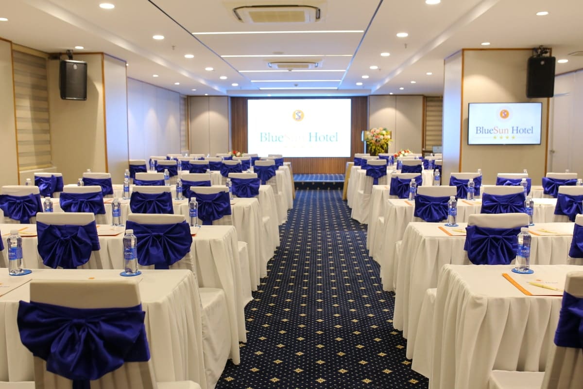 Khach-san-4-sao-Da-Nang-meeting-room-02-1200x800-min