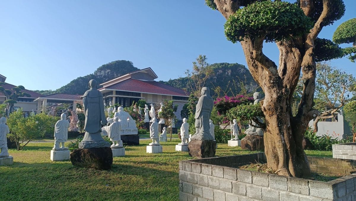 Non nuoc stone carving village in Da Nang