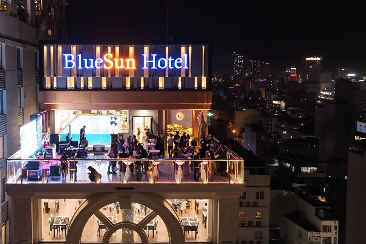 Ocean Terrace Bar and Pool - Khách Sạn 4 Sao Mặt Biển Mỹ Khê Đà Nẵng BlueSun Danang Beach Hotel