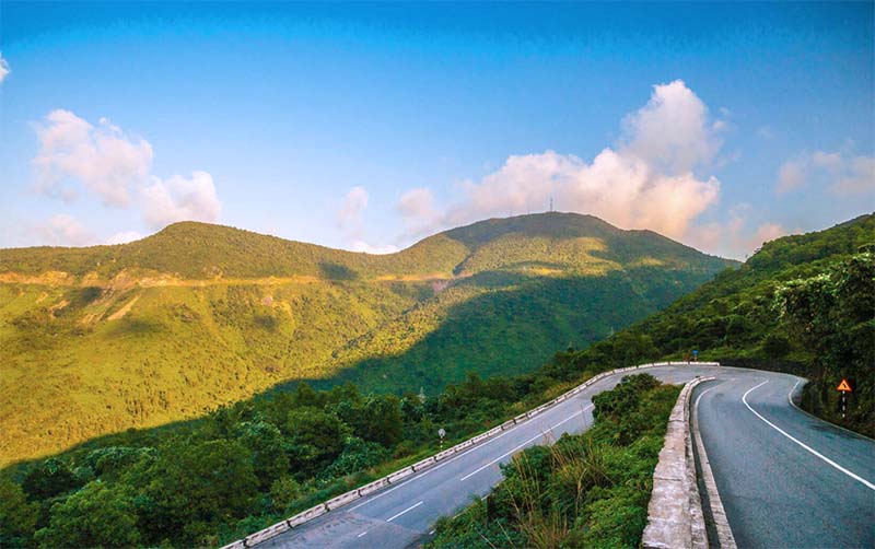 Những địa điểm ăn chơi Đà Nẵng 2 Những Địa Điểm Ăn Chơi Đà Nẵng - Đèo Hải Vân